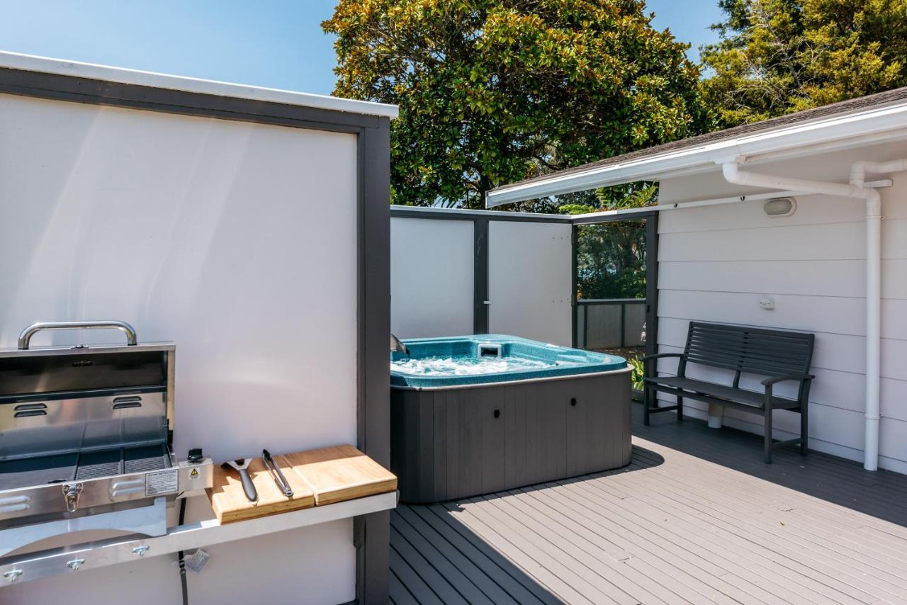 Number Six - Oneroa Holiday Home Extérieur photo