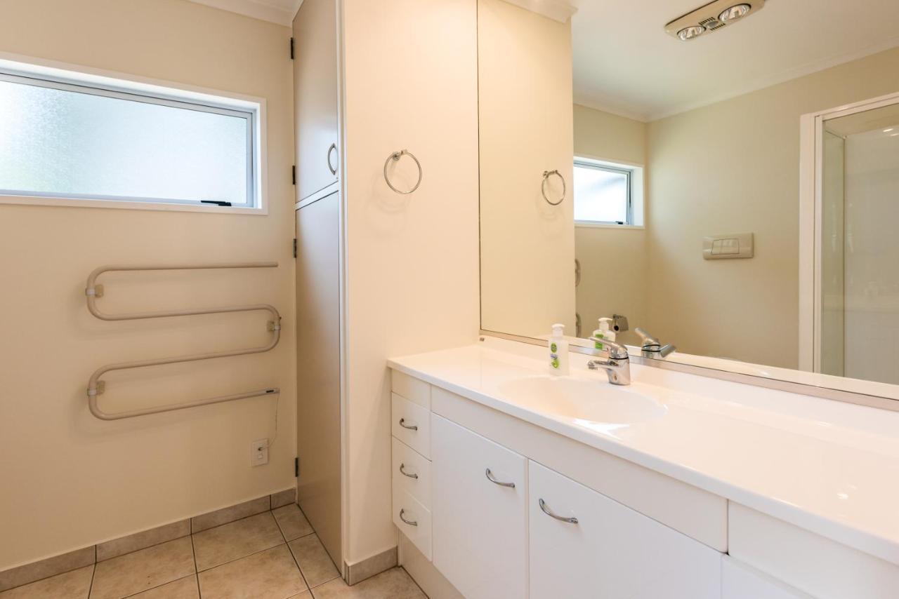 Number Six - Oneroa Holiday Home Extérieur photo