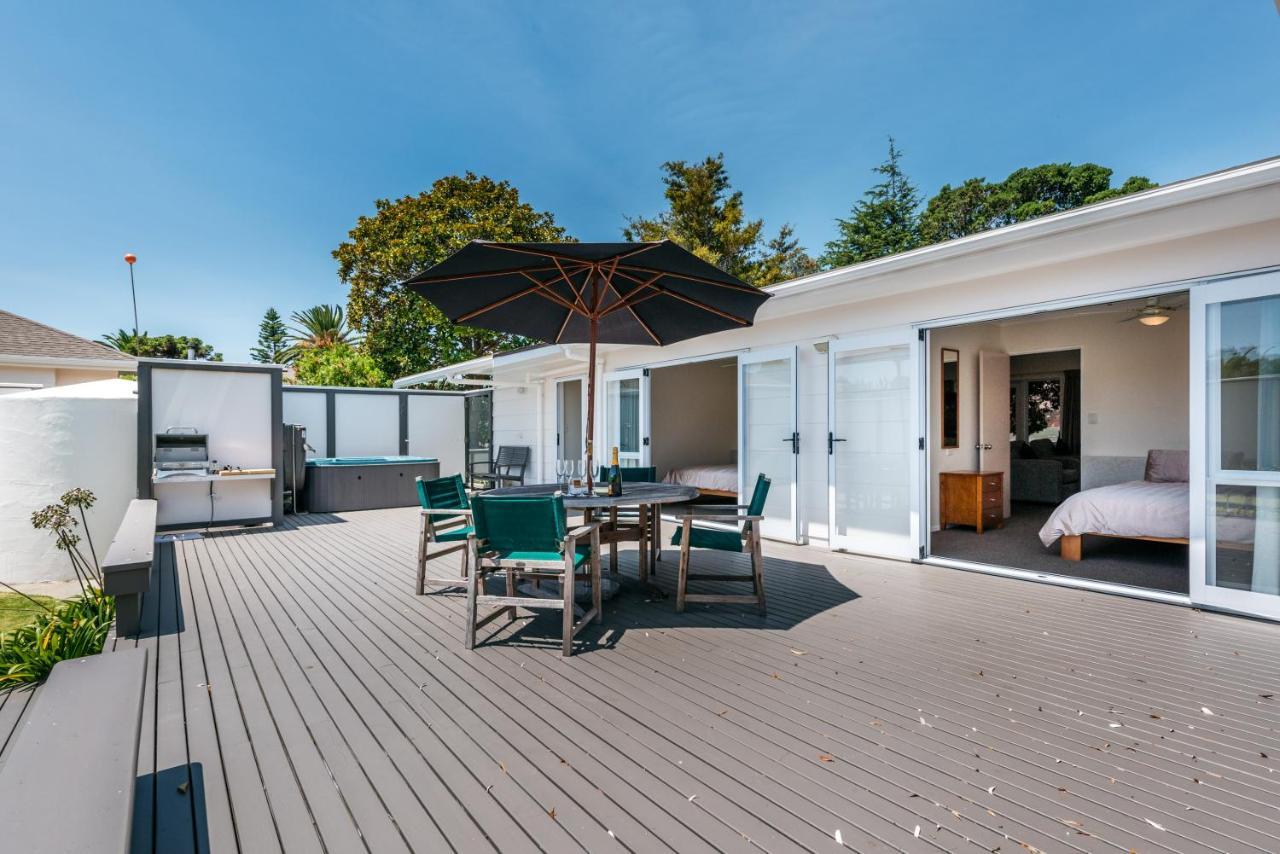 Number Six - Oneroa Holiday Home Extérieur photo